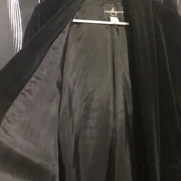 Vintage Black Velvet Evening Coat - Picture 3 of 4
